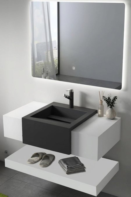 مغسلة حمام معلّقة باللونين الأسود والأبيض – حوض مربع مودرن